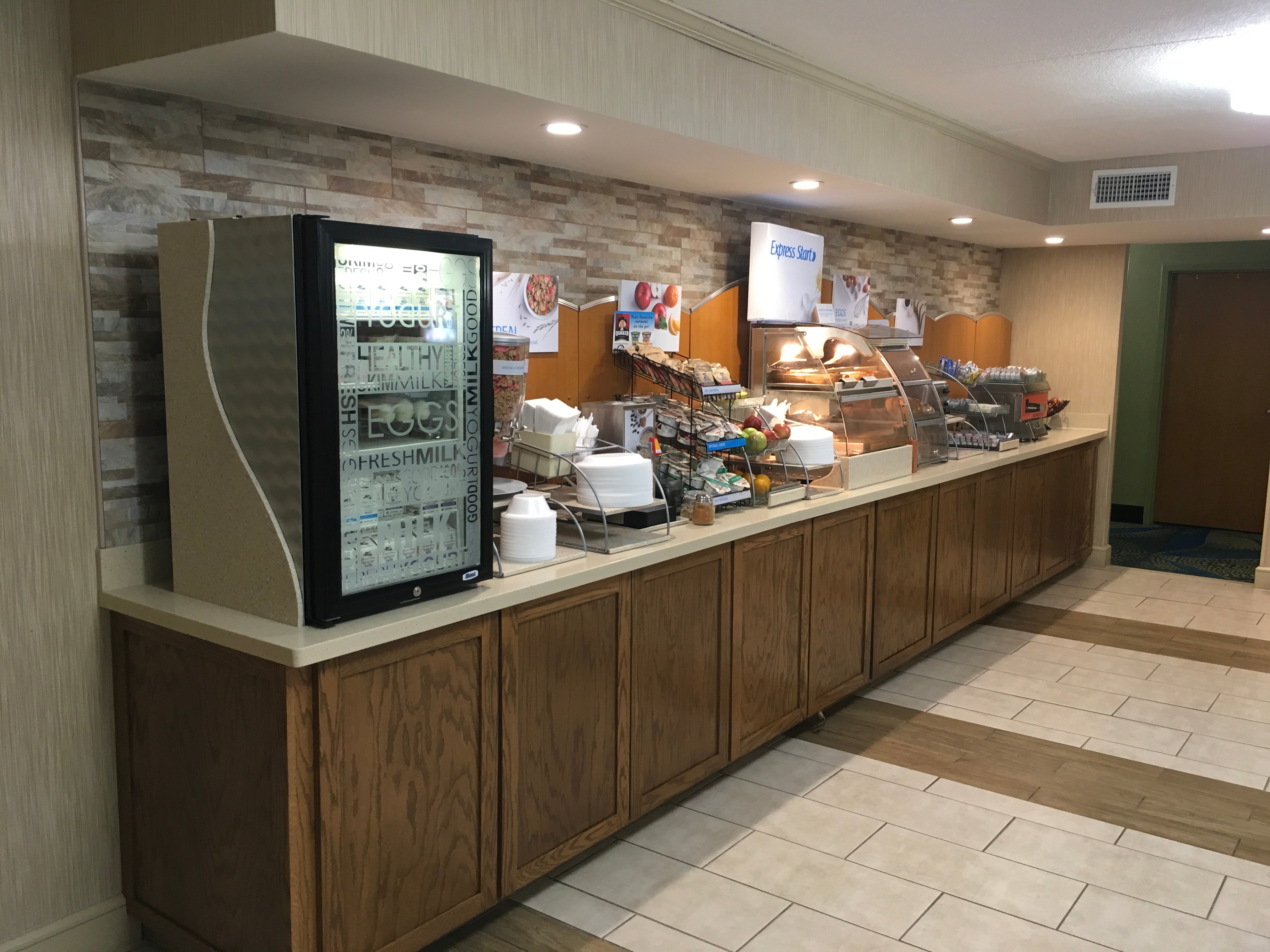 Spark by Hilton Roanoke Civic Center-餐饮