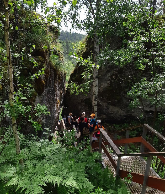 Kissing Cliffs景点图片