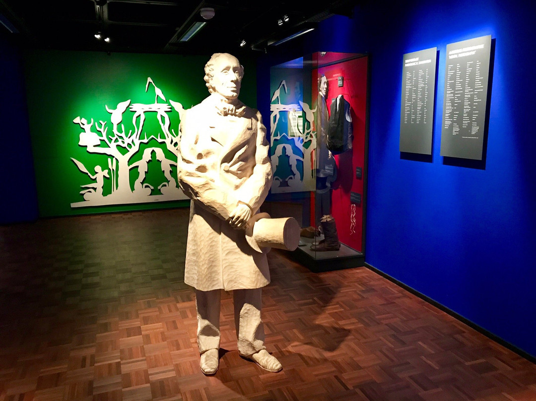 Hans Christian Andersen Statue-欧登塞必去景点