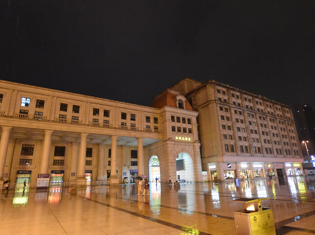 武汉江城大酒店（汉口火车站南广场店）主图