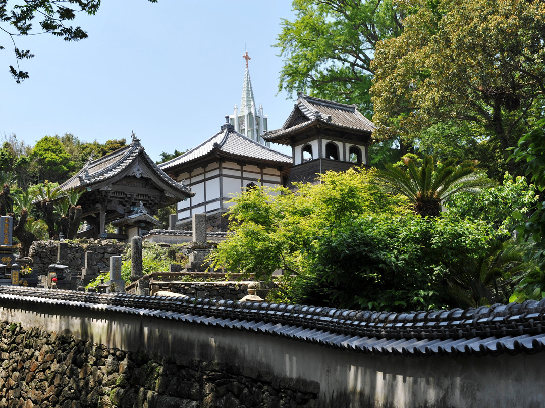 Temple and the Church Scenery-平户市必去景点