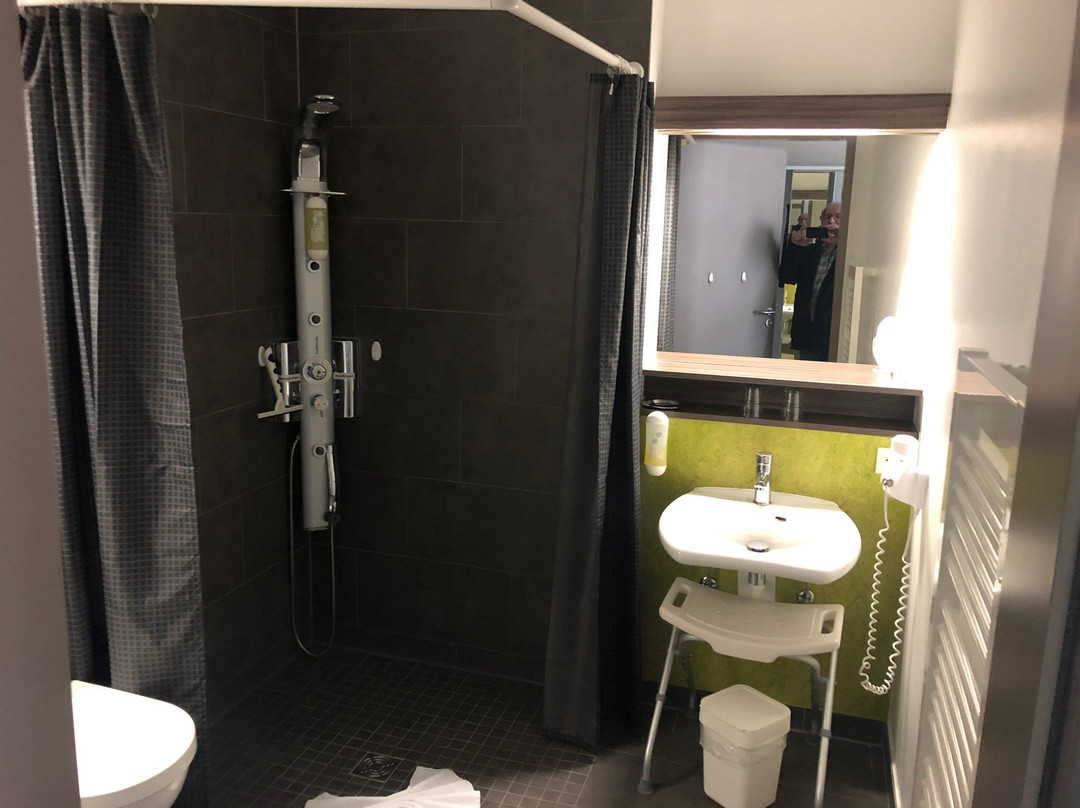 罗德隆法赫拉德康福特酒店主图