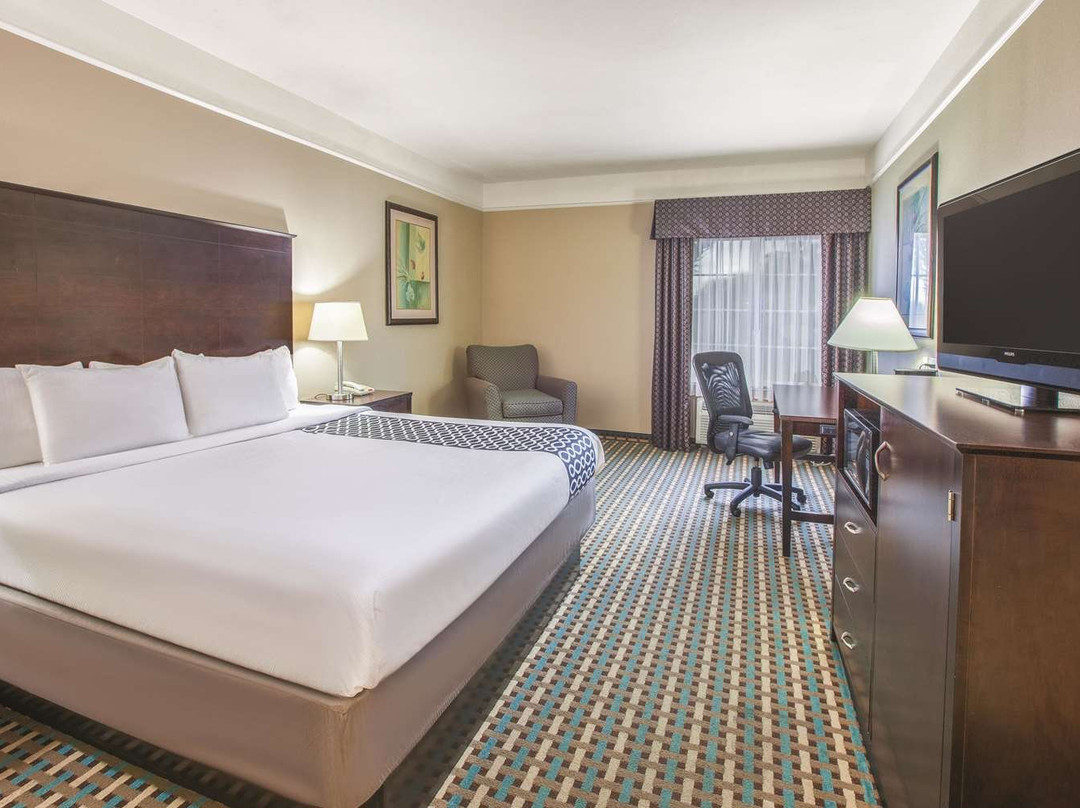 La Quinta Inn & Suites By Wyndham Bay City主图