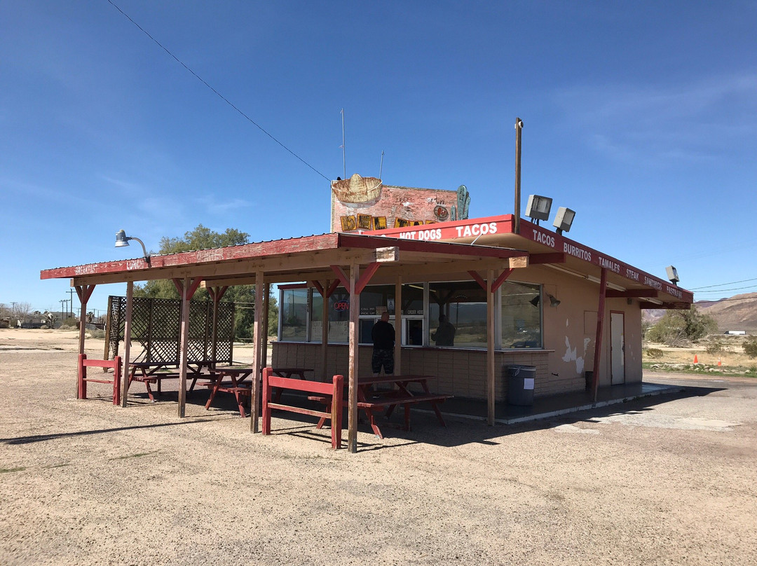 Yermo餐馆和美食-Tita's Burger Den