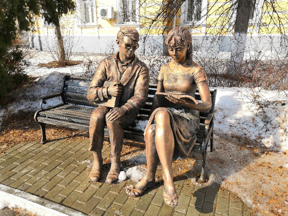 Monument to Shurik and Lida-Ryazan必去景点