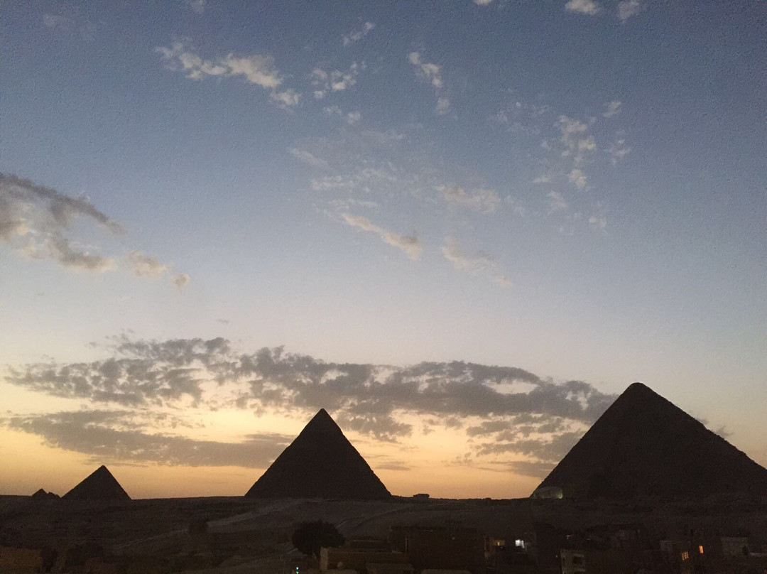 Egypt Pyramids Inn主图