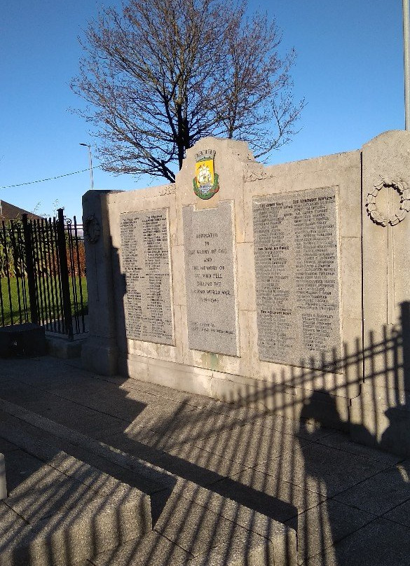 Port Glasgow Cenotaph and Wall景点图片