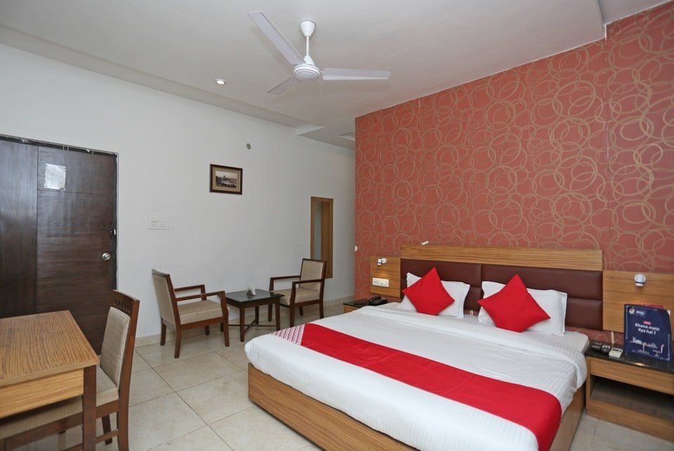 OYO 3523 Tekarees Inn Mahanagar主图