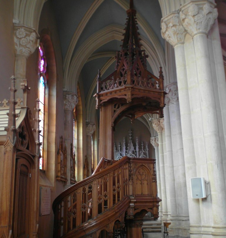 Eglise Saint Vincent des Pierres Dorees景点图片