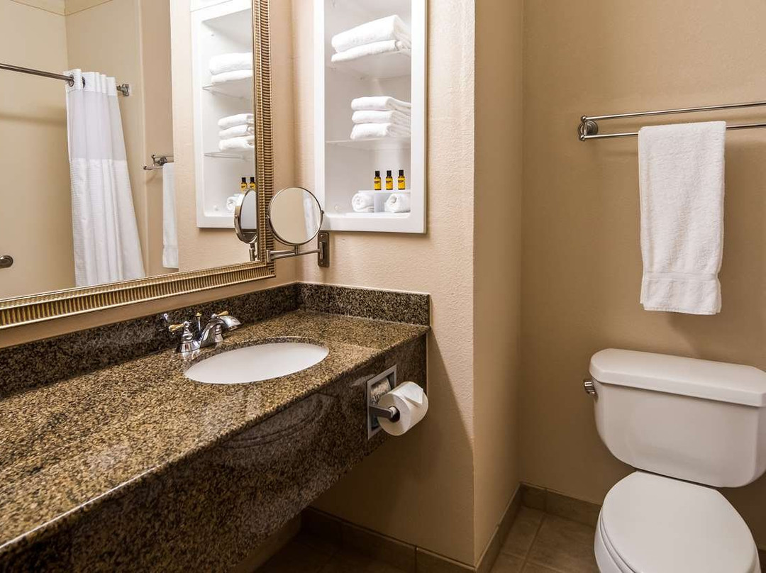 Woodway Waco South Inn & Suites主图