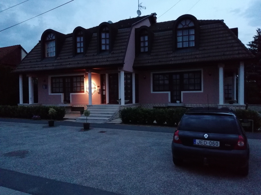 Szilvia Guesthouse主图
