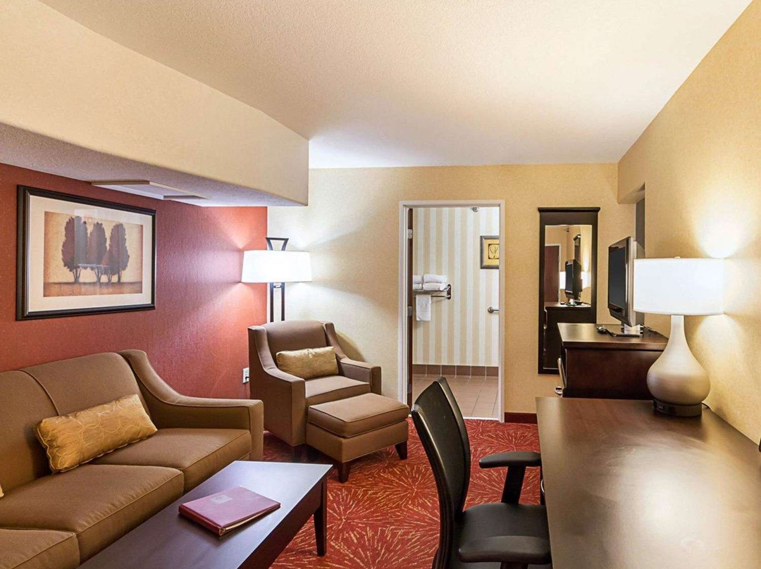 Comfort Suites Wichita主图