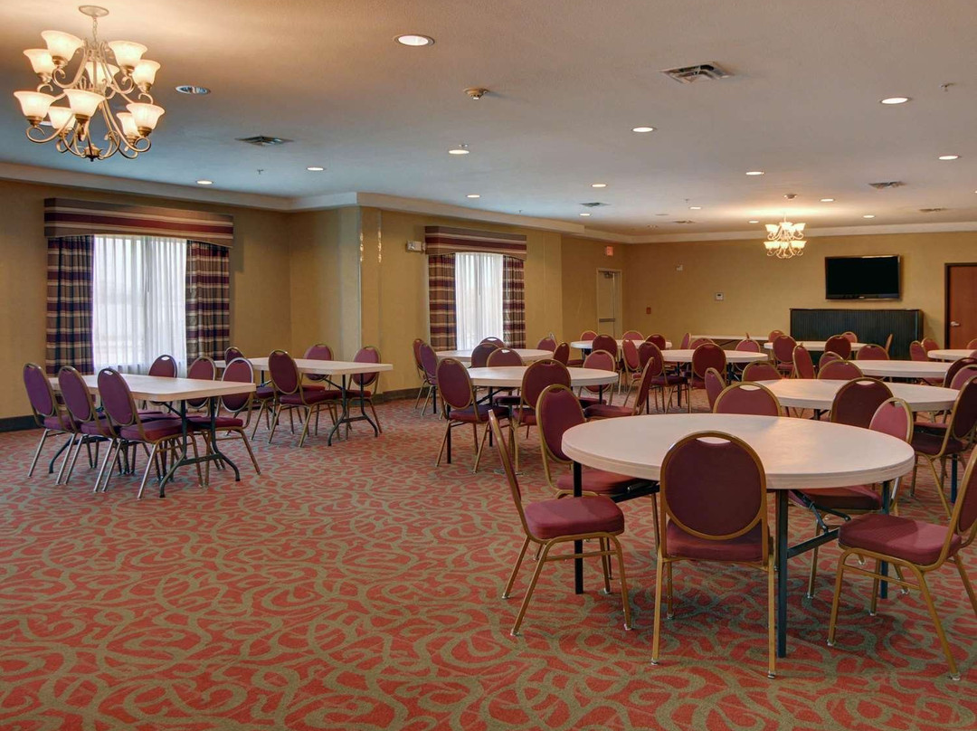 Quality Suites Near Cedar Creek Lake主图