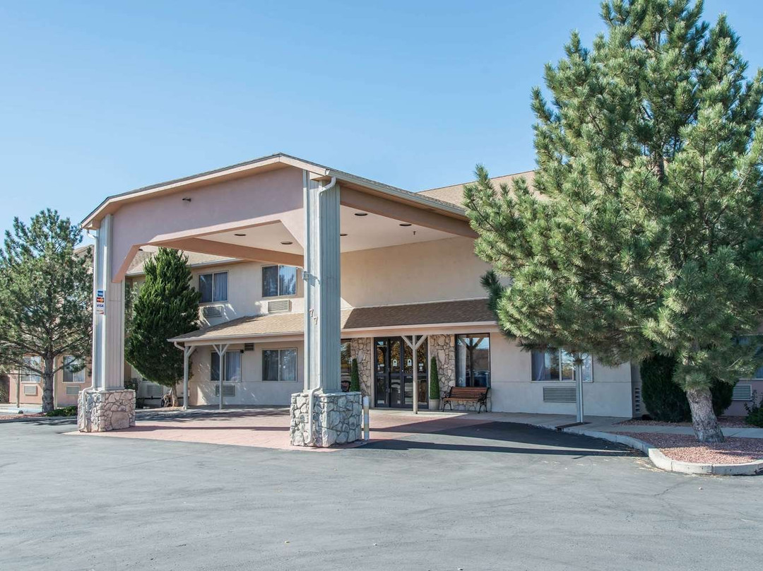 Quality Inn & Suites West主图