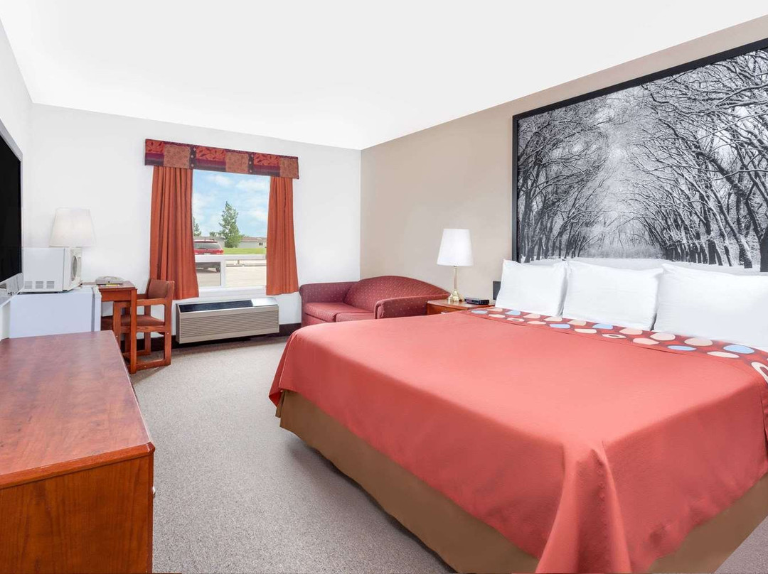 莫登速8酒店主图