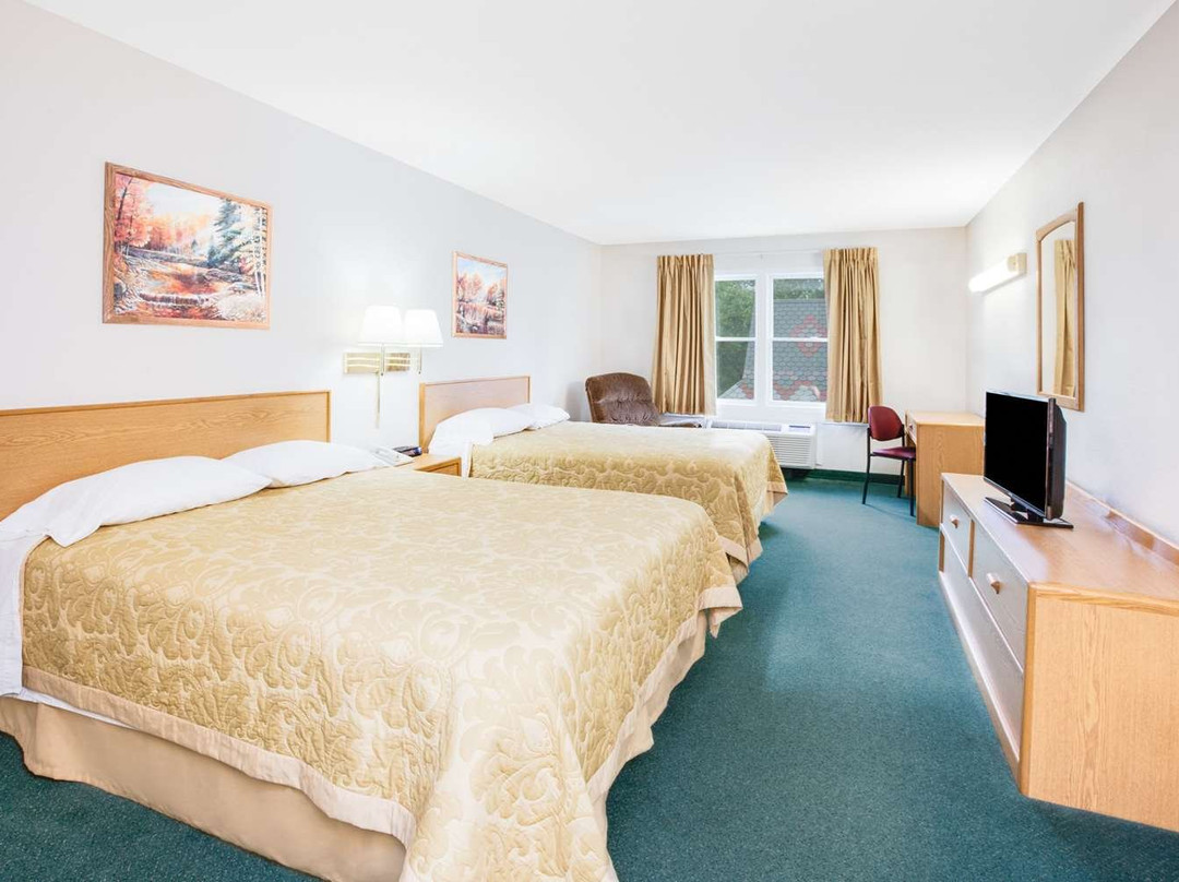 Super 8 by Wyndham Brooklyn主图