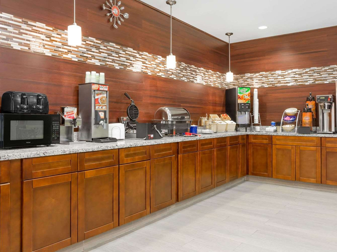 Days Inn & Suites by Wyndham Madisonville主图