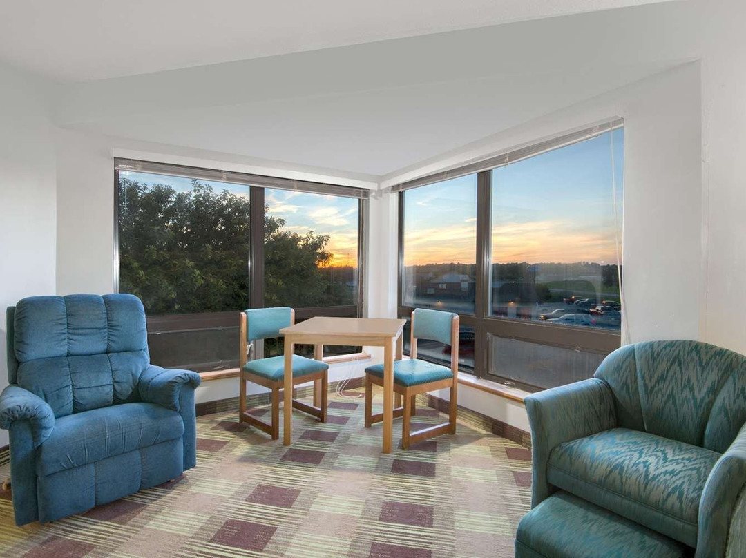 Super 8 by Wyndham Toledo主图