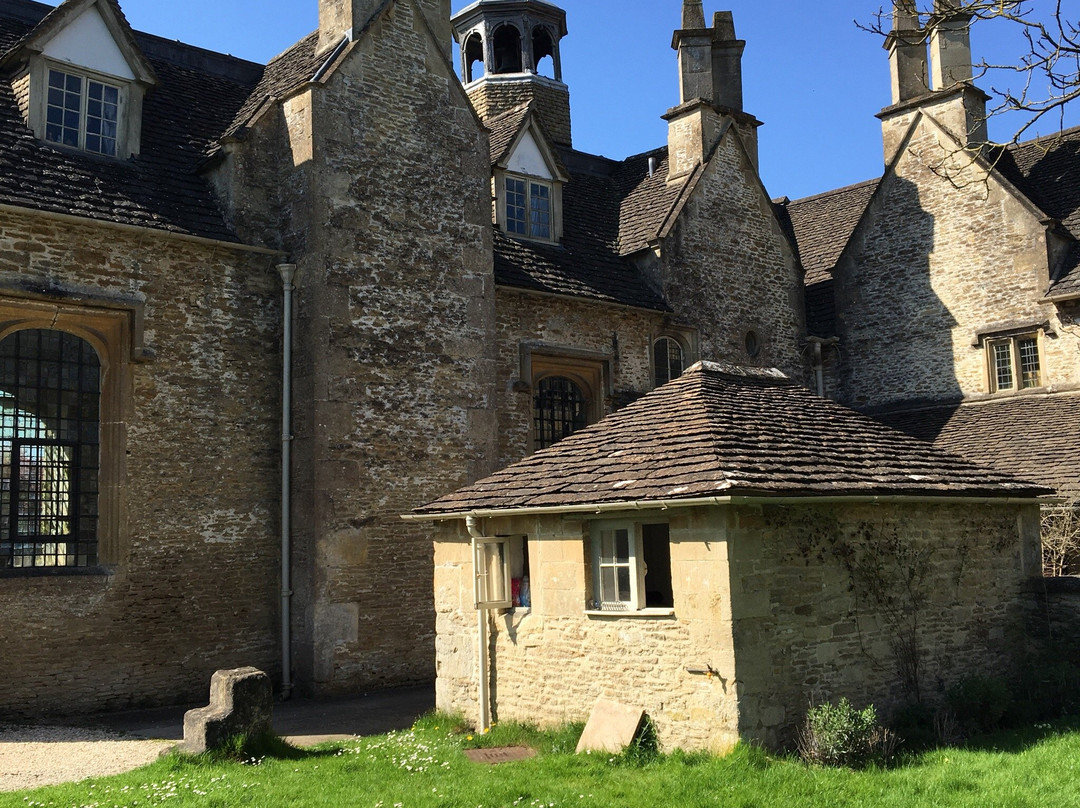 Corsham 17th Century Schoolroom & Almshouse-科斯罕必去景点