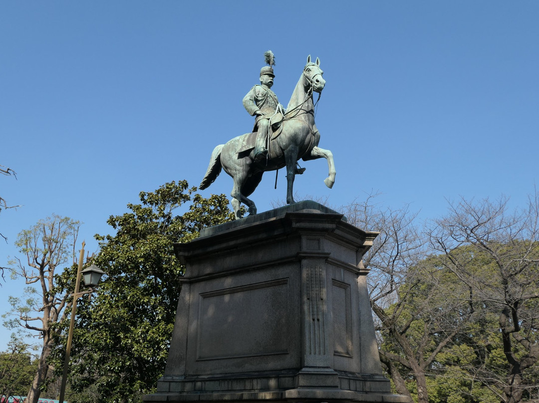 Komatsunomiya Akihito Shinno Statue景点图片