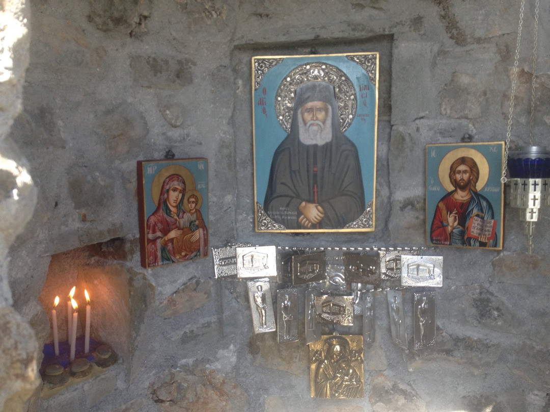 Tree Chapel Saint Paissiou-Agia Varvara必去景点