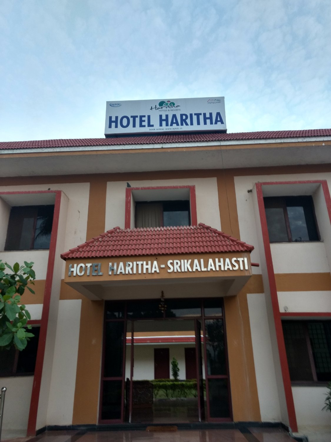 Kalahasti Haritha Hotel-餐饮