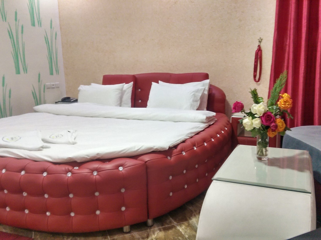 Hotel Hadaik Ain Asserdoune主图