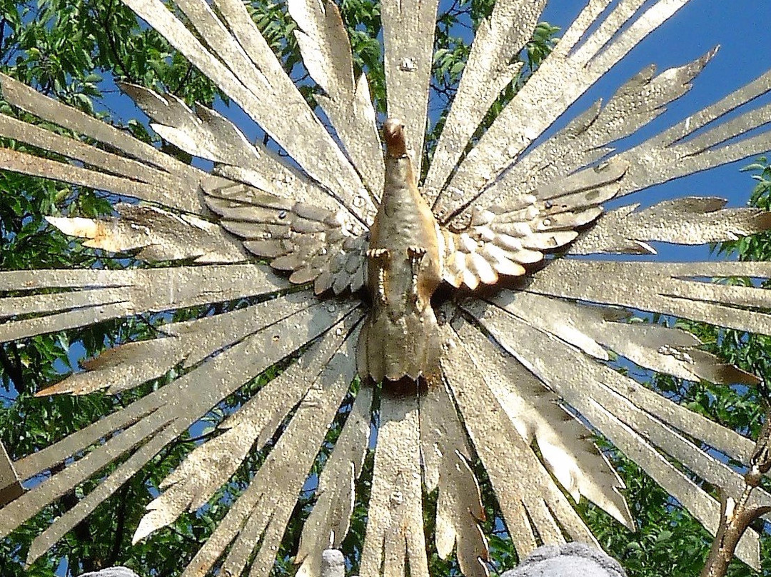 Holy Trinity Monument景点图片