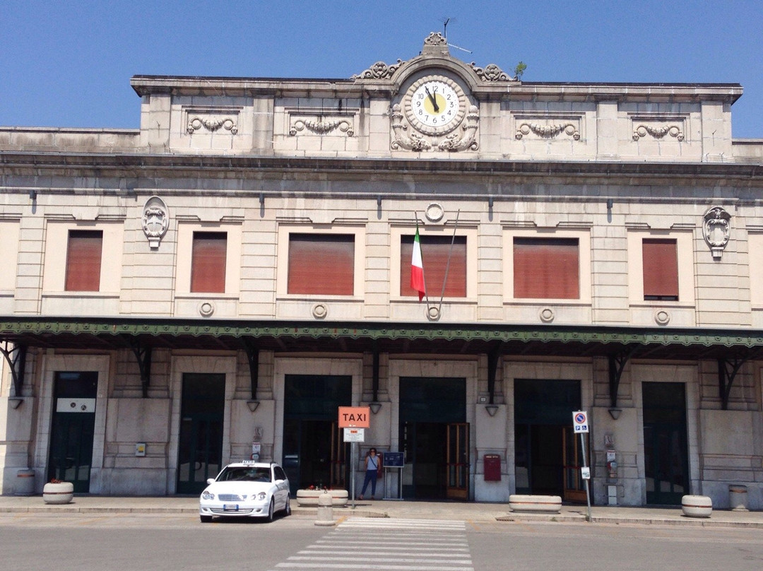 Stazione Ferroviaria-贝卢诺必去景点