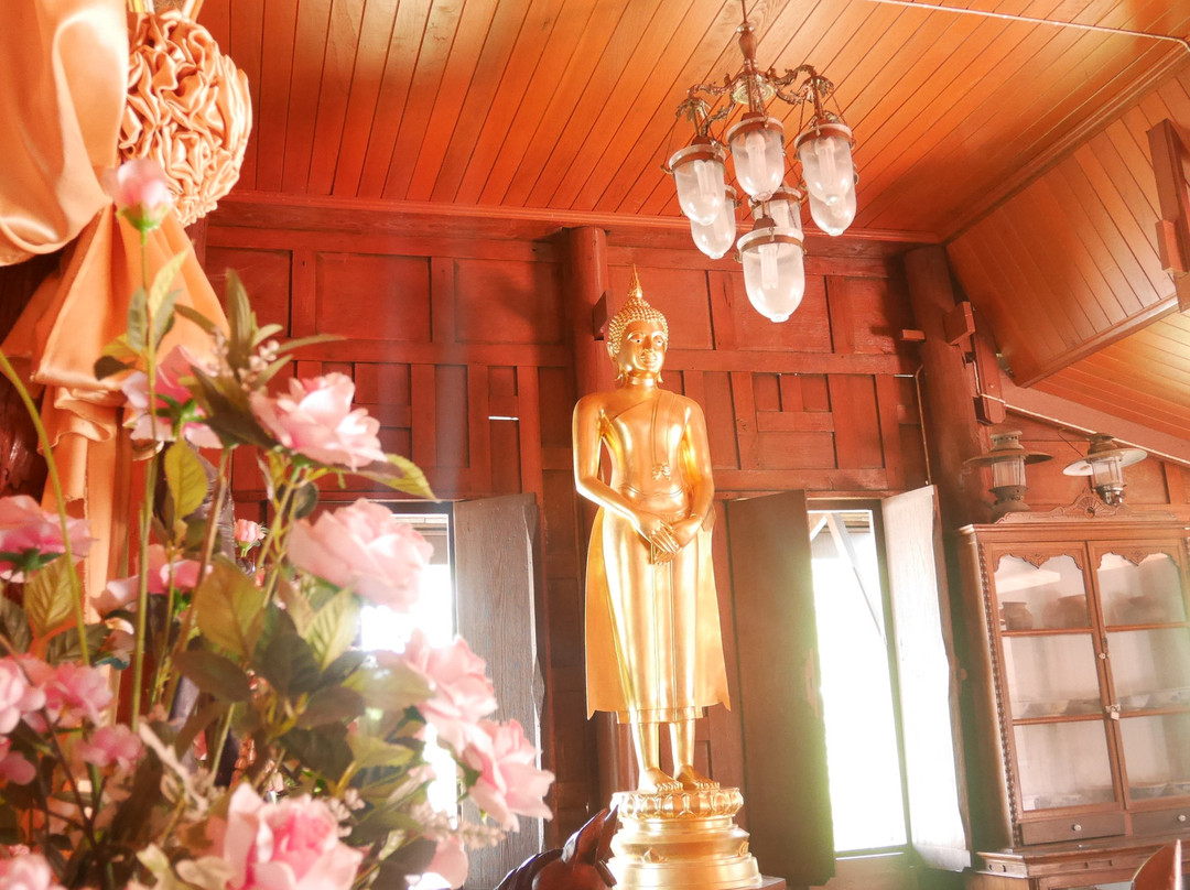 Wat Phummarin Kudi Thong-夜功必去景点