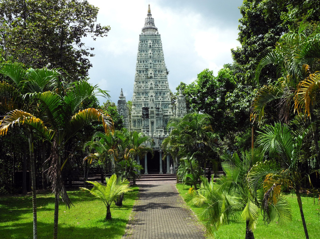 Pa Ngio旅游景点-Wat Analayo Thipphayaram