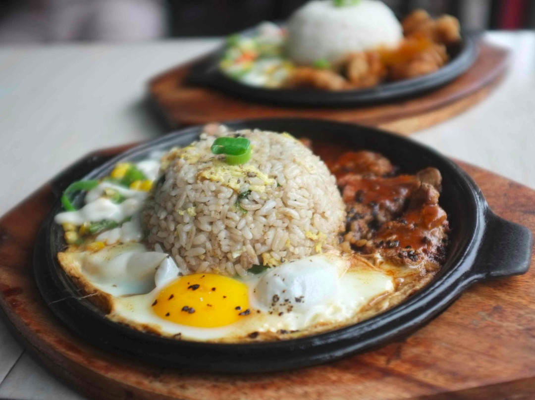 Sambirejo餐馆和美食-Warung DPR Dapoer Pak Robie