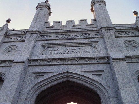 Grylls Monument-赫尔斯顿必去景点