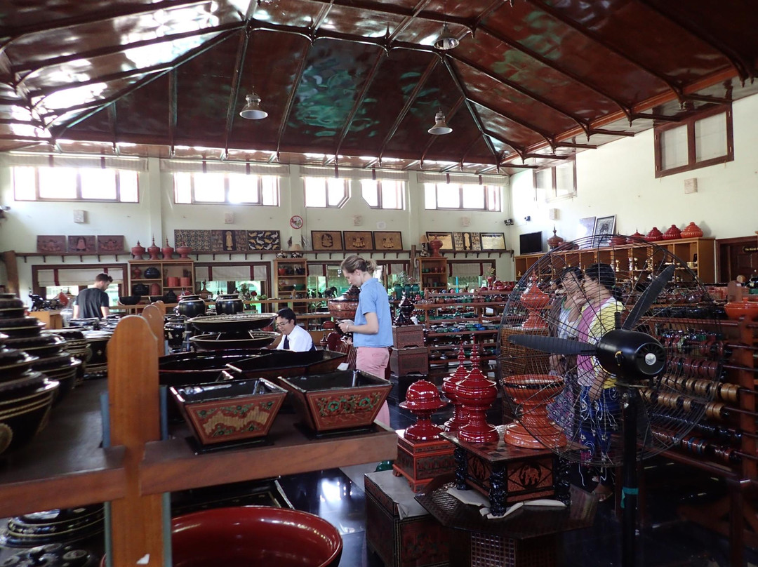 Shwe La Yaung Lacquerware Shop-Myin Ka Bar必去景点