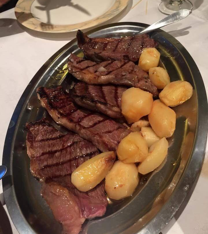 Le Bourget餐馆和美食-O Lombada chez Nath