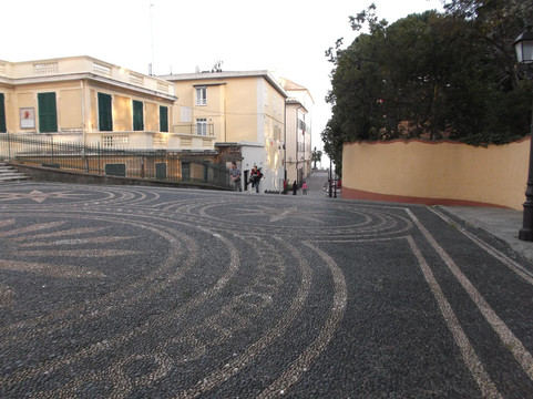 Chiesa dei Santi Nazario e Celso-瓦拉泽必去景点