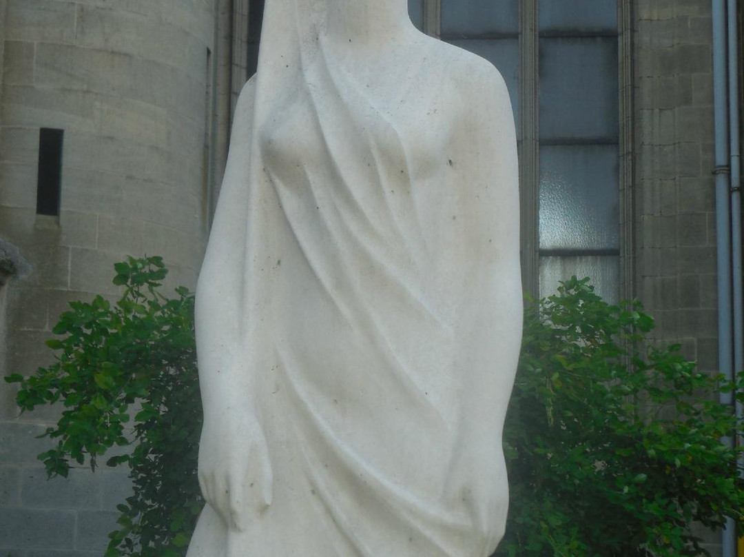 statue Marie Fouré景点图片