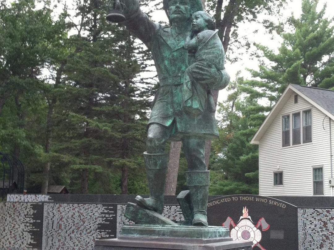 Michigan Fireman's Memorial景点图片