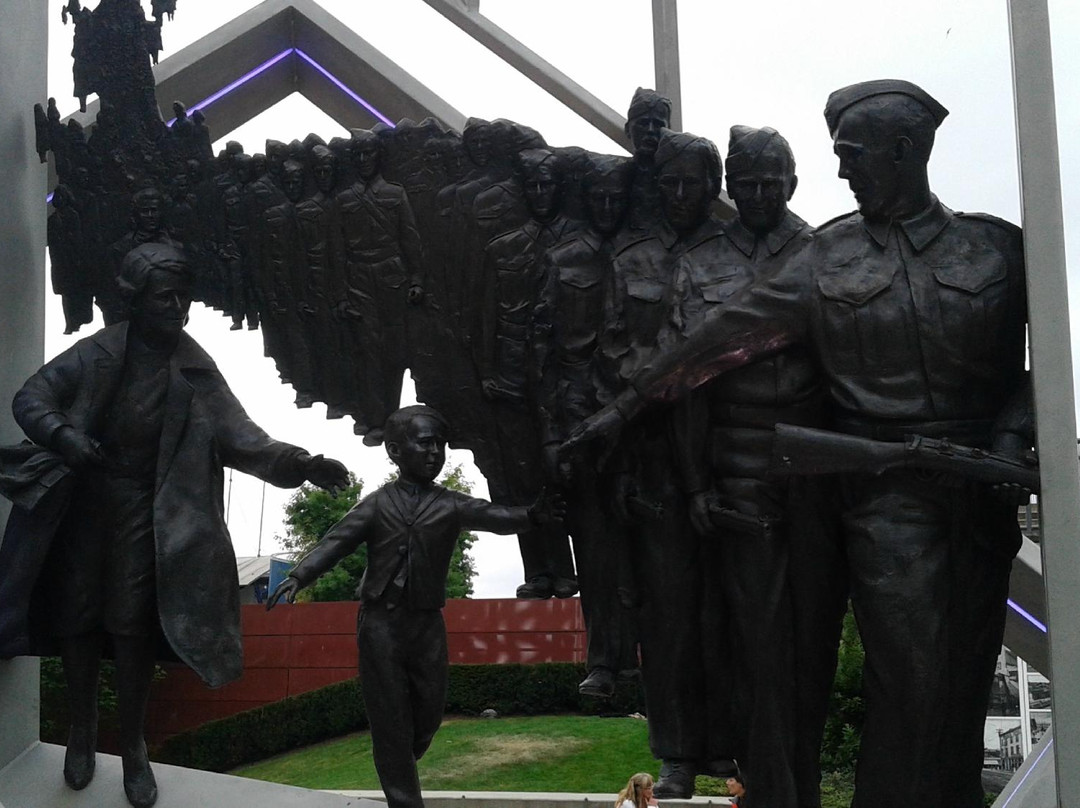 Wait for Me Daddy Sculpture景点图片