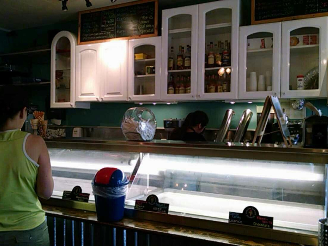 Granny's Gedunk Ice Cream Prlr