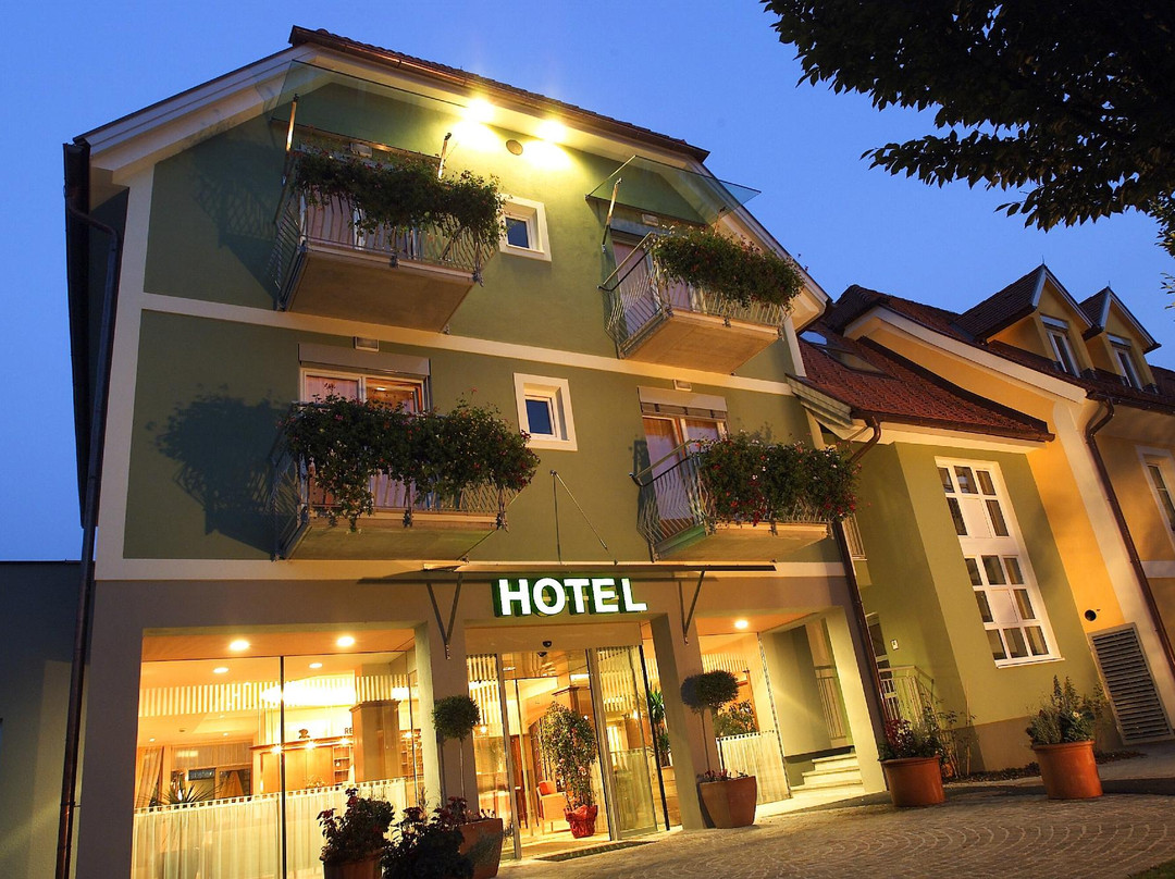 Gamlitz酒店住宿-Wratschko - Landgasthof