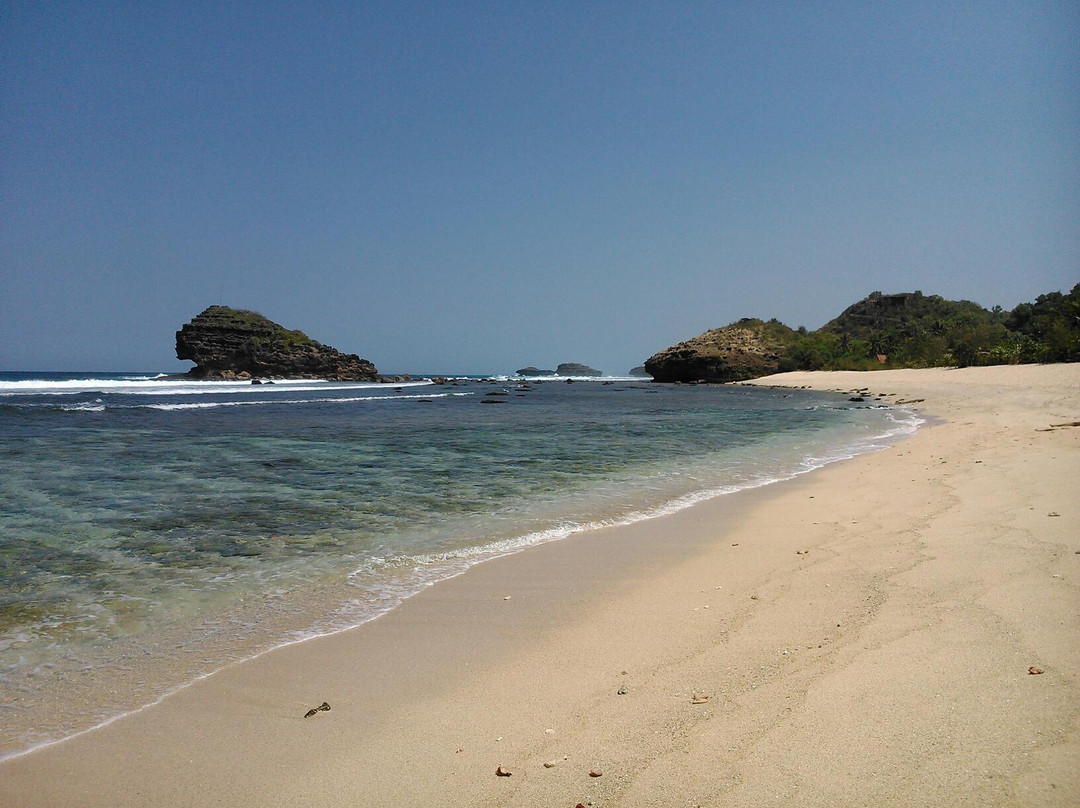 Watu Karung Beach景点图片