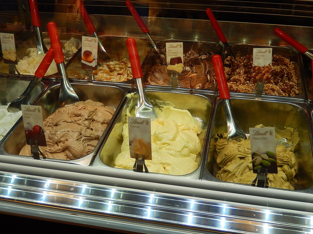 Lindt Store-Citta Sant'Angelo必去景点