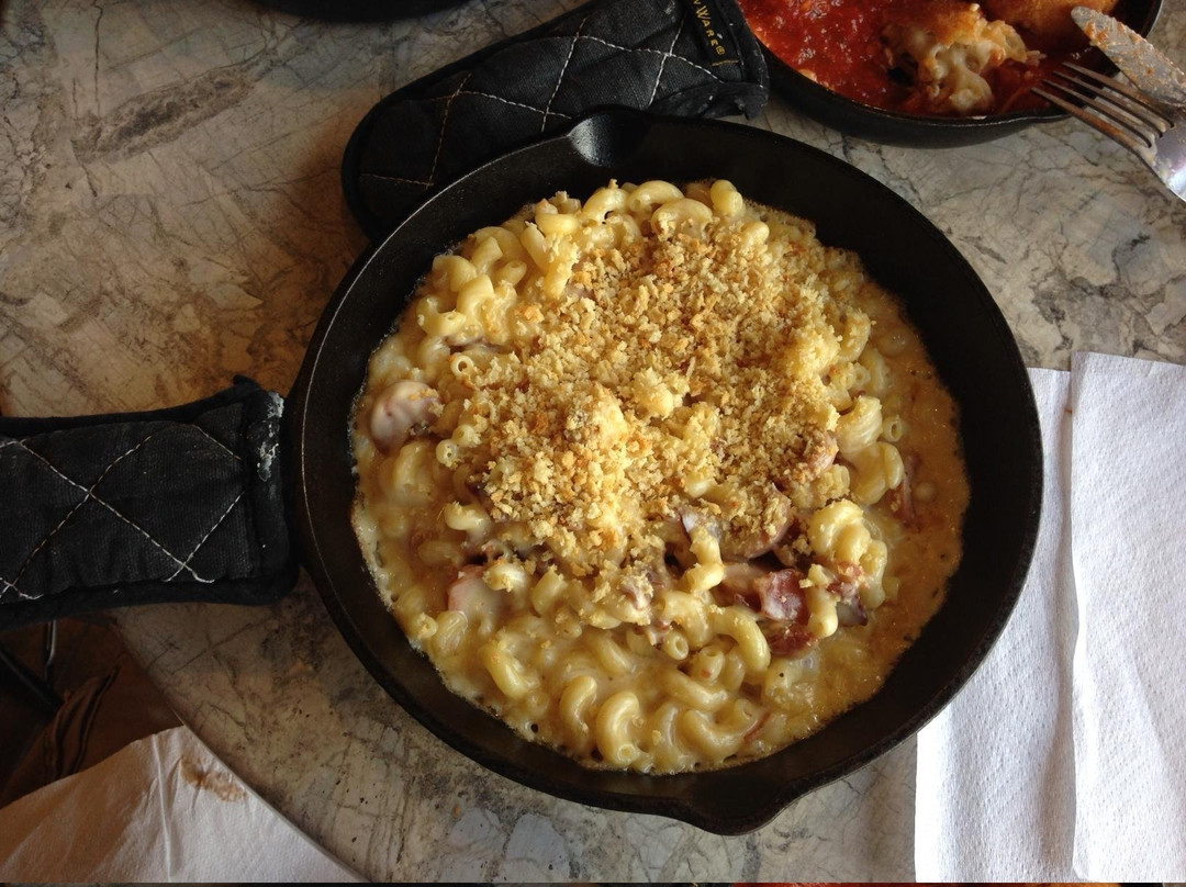 Mac N' Out Macaroni & Cheese