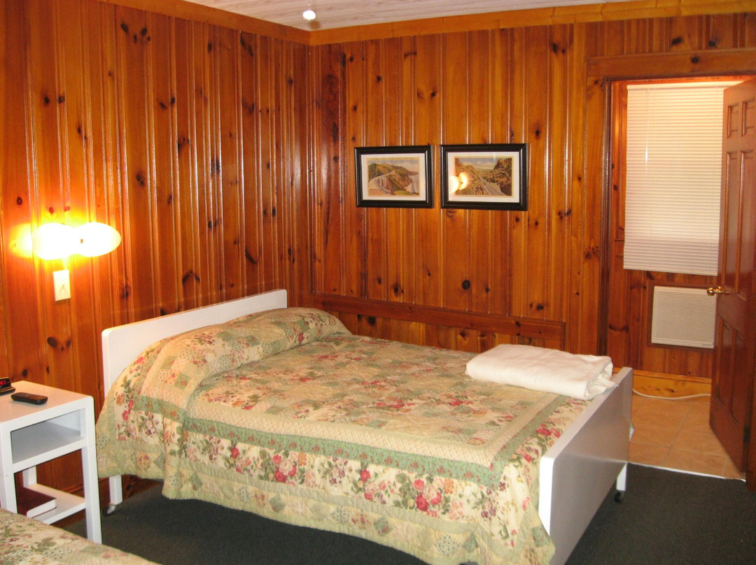 Freeborne's Eatery & Lodge
