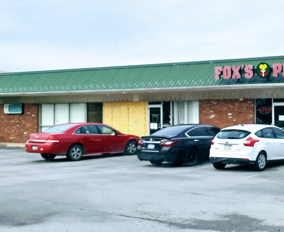 Fox's Pizza Den