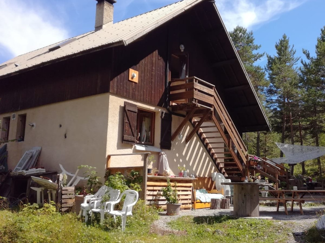 Chateauroux-les-Alpes餐馆和美食-Auberge des Pinees