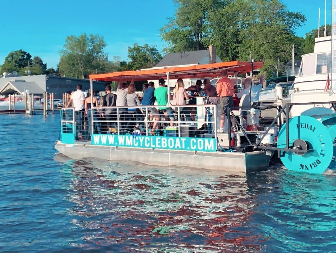 West Michigan Cycleboat景点图片