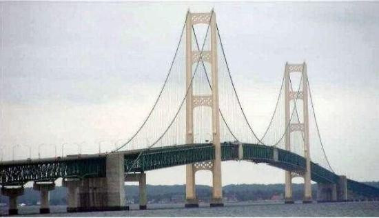 Mackinac Bridge景点图片