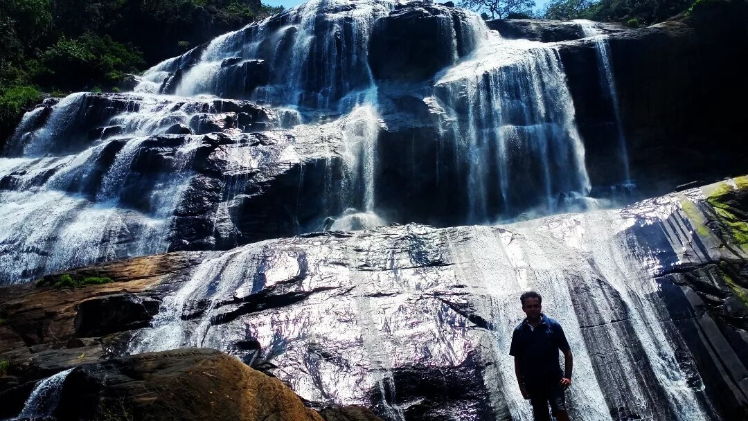 Rathna Ella waterfall景点图片